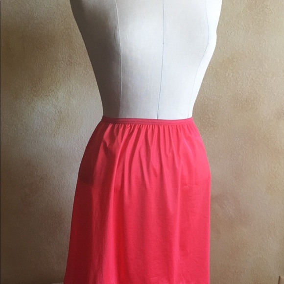 Vintage half slip cherry red size small - Picture 5 of 6